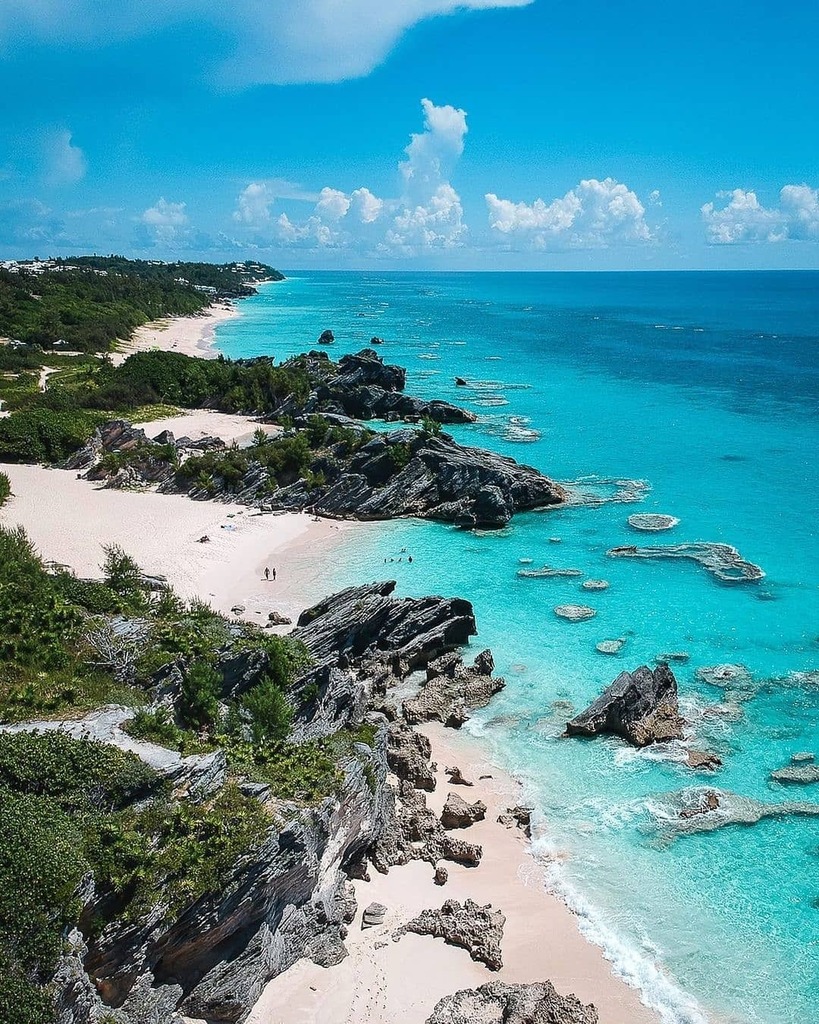 WeAreBermuda's tweet photo. Thinking about Bermudaβs most beautiful beaches and remembering summer is on the way!
π·:@rsawden_realestate
.
.
.
.
.
.
.
.
.
.
#bermuda #gotobermuda #bermudaful #yesbermuda #beautifulviews #islandlife #bermudalife #wearebermuda #bermudabeach #beachlife #beachgoals #tropical⦠https://t.co/tEoqY8jySO