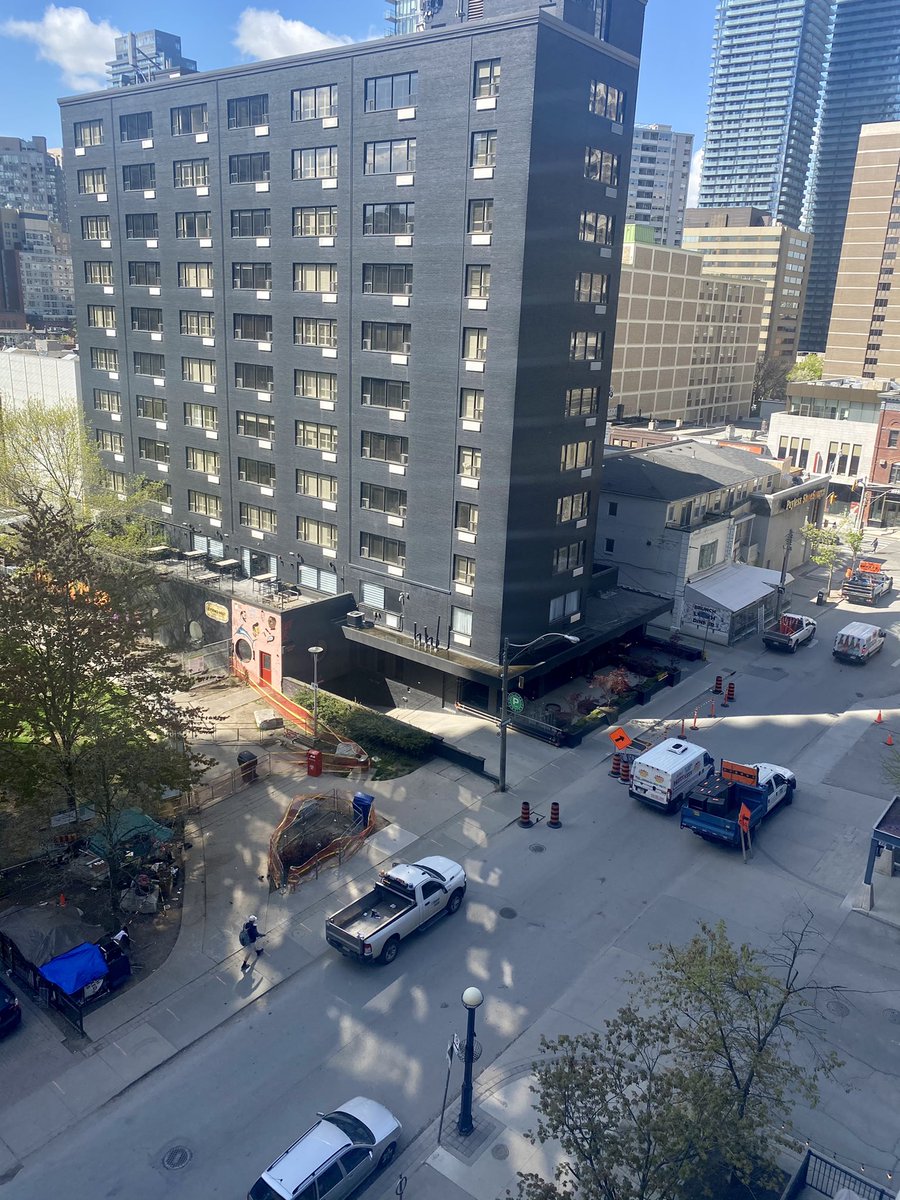 This story about  #gentrification gets even more stark. 3 City trucks have pulled up to set up a  #CafeTO patio on public land. This happened a couple hours after trespass notices were handed to people sleeping in tents on public land. The poor get $10,000 fines, the rich get wine.