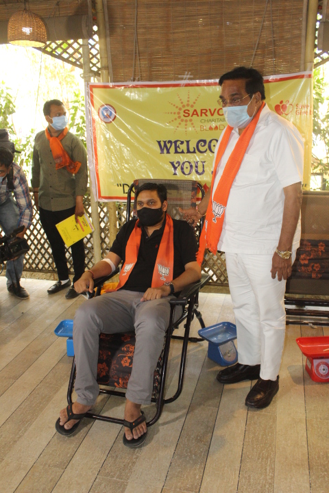 BJP4Gujarat's tweet photo. આજરોજ પ્રદેશ અધ્યક્ષ શ્રી @CRPaatil ની પ્રેરક ઉપસ્થિતિમાં યુવા મોરચા દ્વારા કર્ણાવતી મહાનગર ખાતે રક્તદાન કેમ્પનું આયોજન કરવામાં આવ્યું. https://t.co/0dvx6Gl8I6