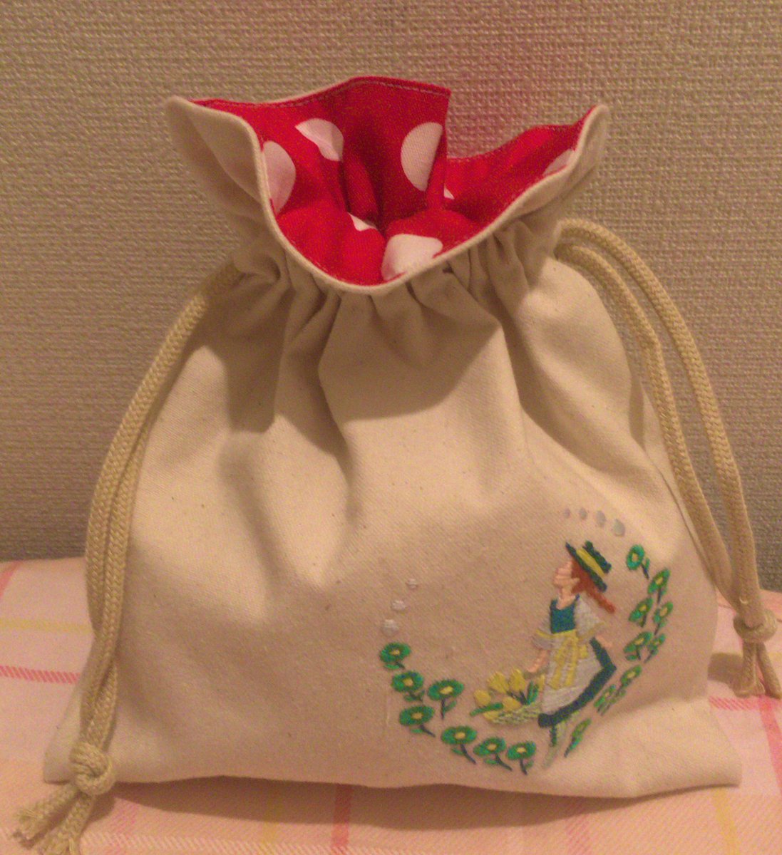 68AvUT4OLOmHT2F's tweet photo. 刺繍始めました😊
アンナスさんの小さな刺繍図案
で作ってみました♬︎♡

なかなか綺麗にいかなくて苦戦いたしました💦

#刺繍
#ハンドメイド
#annas 
#小さな刺繍図案 https://t.co/DfYSC0NDG4