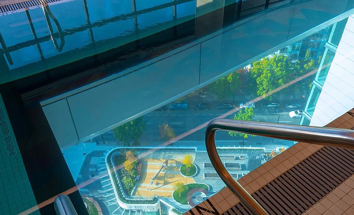 DaveHaboosheh's tweet photo. The Arc!

Check out this incredible glass bottom swimming pool.

#Vancouver #DowntownVancouver #LuxuryRealEstate https://t.co/0deeQbwSpU