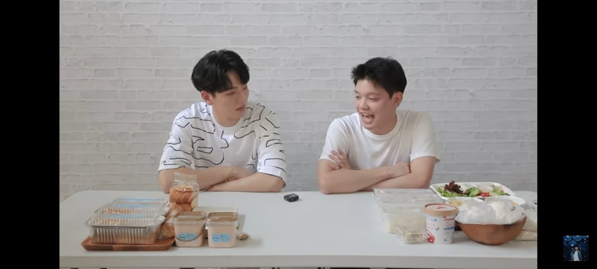 Lalalaupwego's tweet photo. Was watching uperture and realised, so Kao wasn't there for a schedule and was really there just to accompany them?? 🥺🥺 No wonder Up thanked him for being a moral support 🥺 true besties #KaoUp #feuan https://t.co/oEtzCieSs9