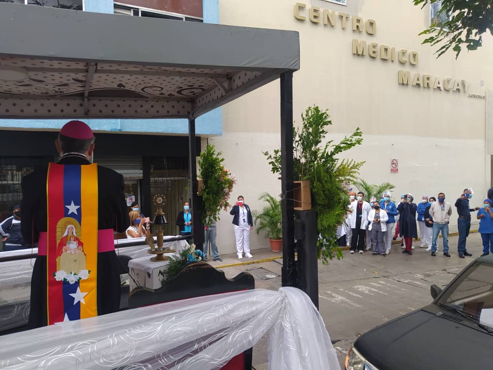 Feliz Lunes #10May

Comenzamos está semana lleno de Bendiciones, con el recibimiento de las Sagradas Reliquias del Beato José Gregorio Hernández en  nuestra <a href="/MaracayCatedral/">Catedral de Maracay</a>, con un recorrido preciso por los diferentes centros de  Salud .
#LaCiudadQueQueremos 
#PedroEsMaracay