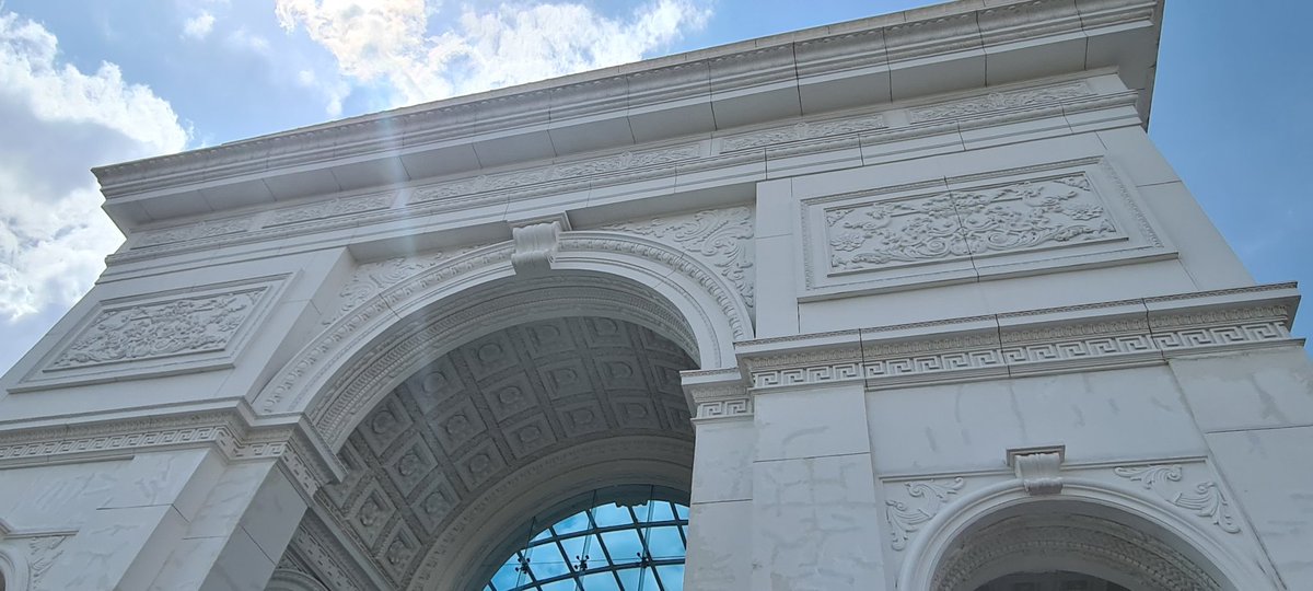 تفاجأت برؤية قوس النصر وبرج إيڤل في تارا مول في #الطائف... في المملكة العربية السعودية، باريس أقرب مما نتصوّر!

A #Taif, surpris de croiser l'Arc de Triomphe et la Tour Eiffel au Tera Mall... En Arabie saoudite, #Paris n'est jamais bien loin!

🇲🇫❤🇸🇦🌹