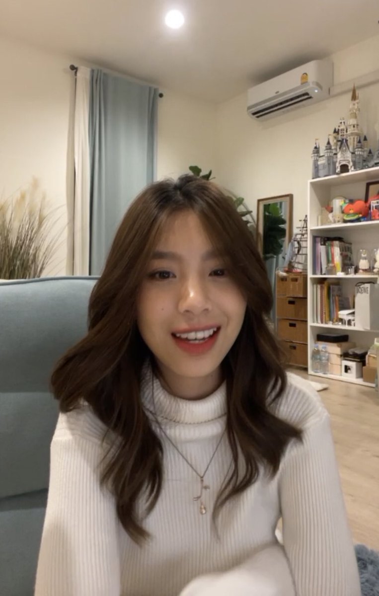 M_meAnnN's tweet photo. #จากคนที่ไม่คิดถึงเธอ
#APassageToFly
#KaewBNK48
𝕄𝕐 ℚ𝕌𝔼𝔼ℕ👸🏻🎹✨
#รู้ใช่ไหมว่ารักแก้ว #BNK48
#BNK48TeamBIII
.
.
.
.
คิดถึง ปุ้บบบ คุณเค้าก็มา ปั้บบบบ
วันที่เราแย่
ก็มีรอยยิ้มของคุณเค้าแหละ
ที่ช่วยฮิลล์ให้ความรู้สึกเราดีขึ้น
🥺♥️ https://t.co/5bNmL3SwoI