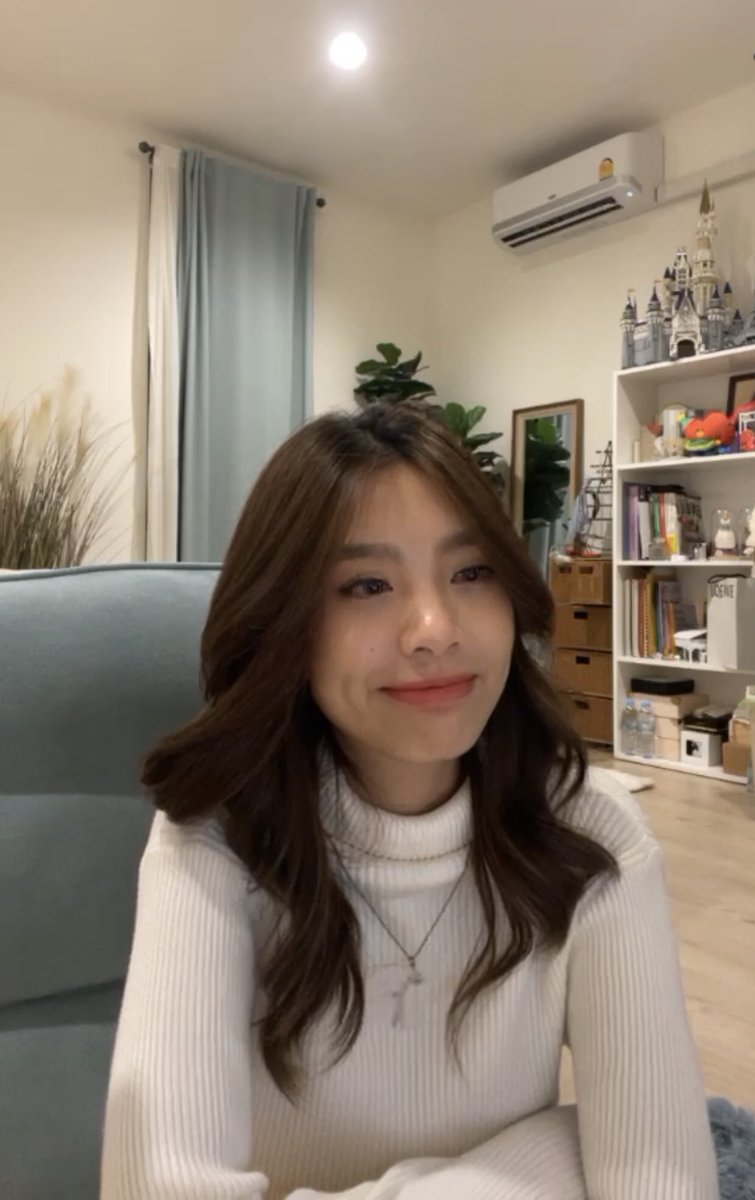 M_meAnnN's tweet photo. #จากคนที่ไม่คิดถึงเธอ
#APassageToFly
#KaewBNK48
𝕄𝕐 ℚ𝕌𝔼𝔼ℕ👸🏻🎹✨
#รู้ใช่ไหมว่ารักแก้ว #BNK48
#BNK48TeamBIII
.
.
.
.
คิดถึง ปุ้บบบ คุณเค้าก็มา ปั้บบบบ
วันที่เราแย่
ก็มีรอยยิ้มของคุณเค้าแหละ
ที่ช่วยฮิลล์ให้ความรู้สึกเราดีขึ้น
🥺♥️ https://t.co/5bNmL3SwoI