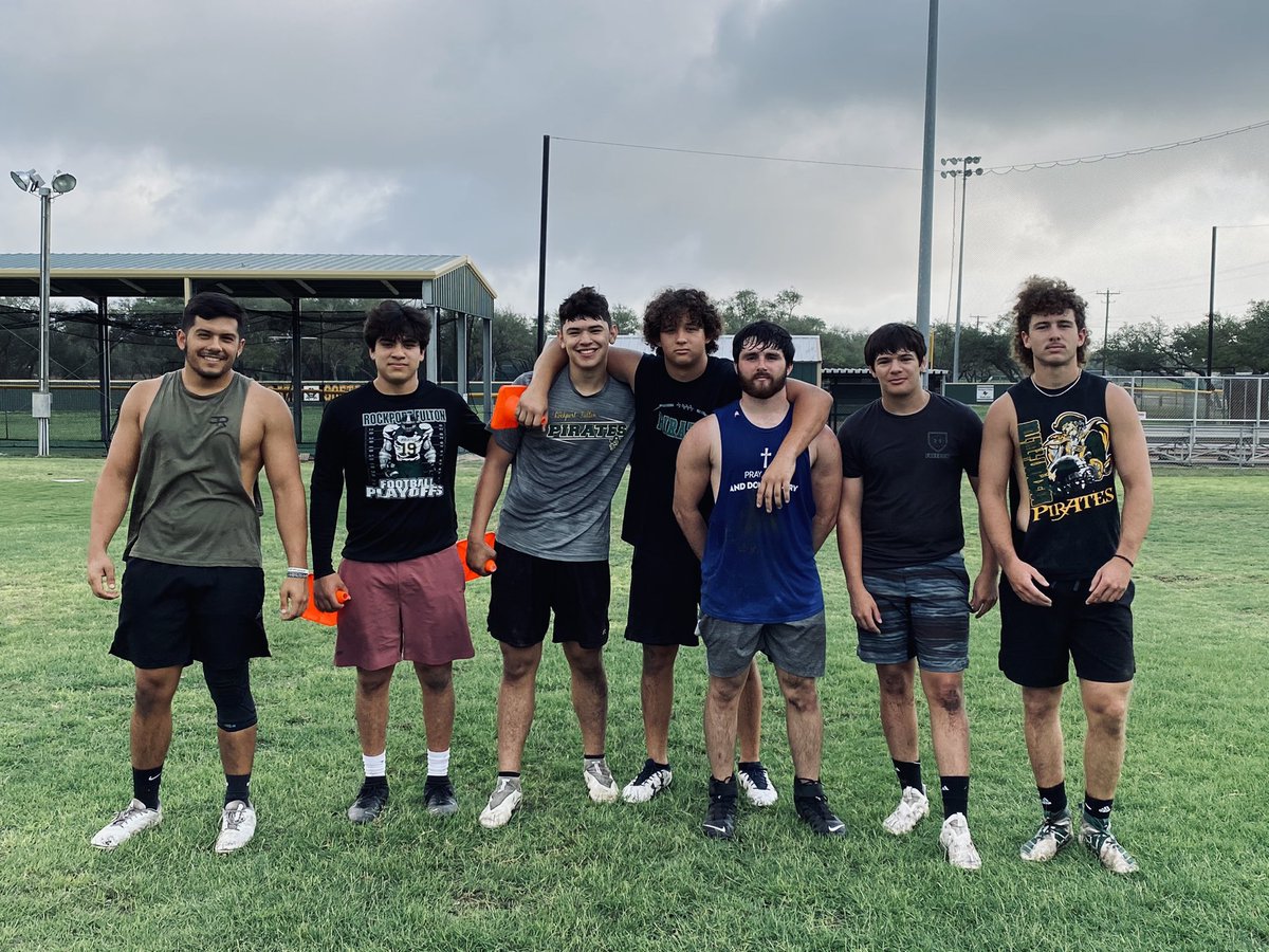 CoachRobRobbins's tweet photo. Our linebackers putting in some extra work this morning! Linebacker is not just a position @FultonPirate, it’s a mentality! Proud of these guys taking care of the things that require ZERO talent! #ontime #effort #workethic #doingextra #coachable #UnRivaled https://t.co/BWtq6CDRci
