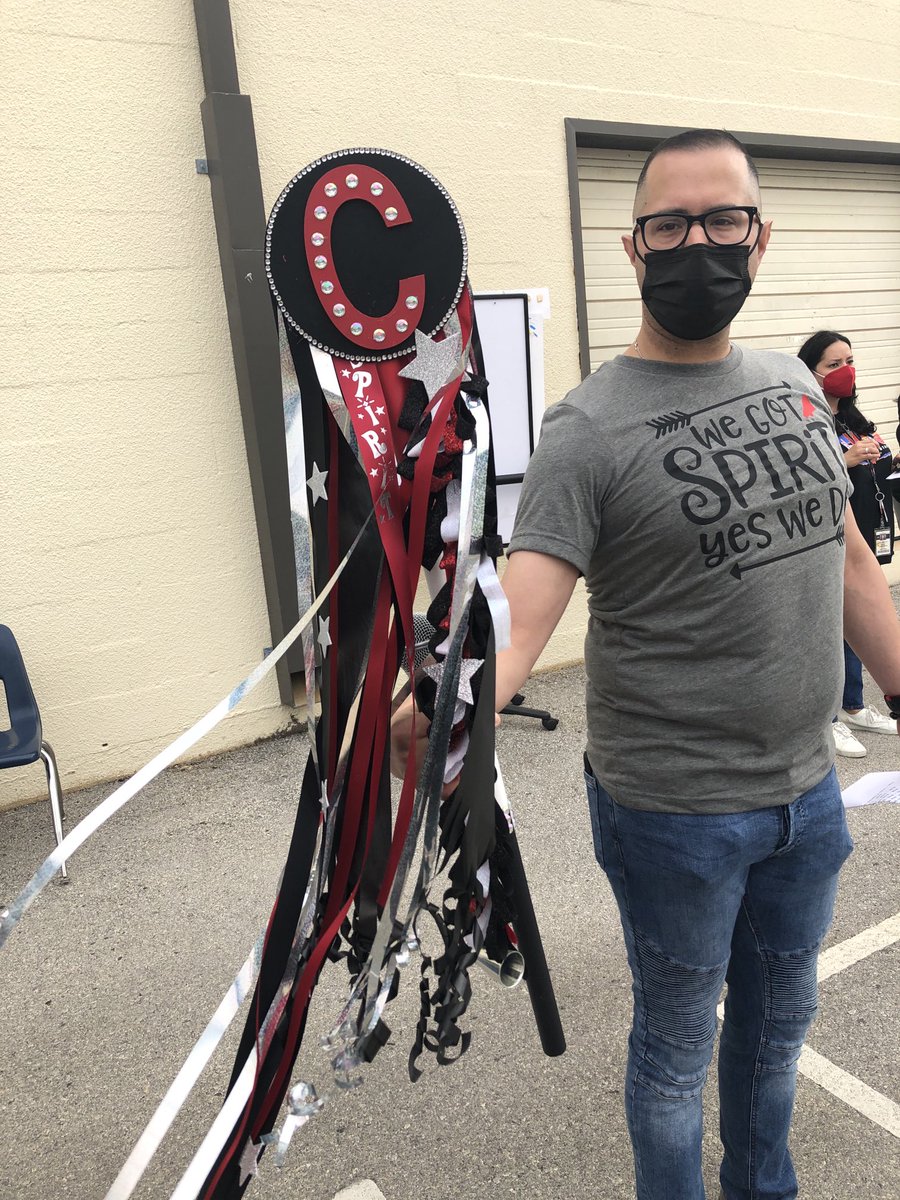 LizetteSmithK's tweet photo. The Spirit Stick was born today at β¦@NISDCableβ© β¦@NISDβ©! #spiritstick #cablecubs https://t.co/9Xf29xk7Pu