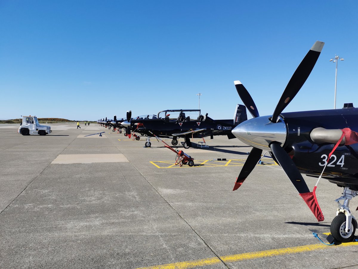 AffinityFts's tweet photo. Nice to see some blue skies over our Texan aircraft at Valley, in between all the rain, hail and wind we seem to be having this May.
#affinityfts #rafvalley https://t.co/8qUEYmPnfJ
