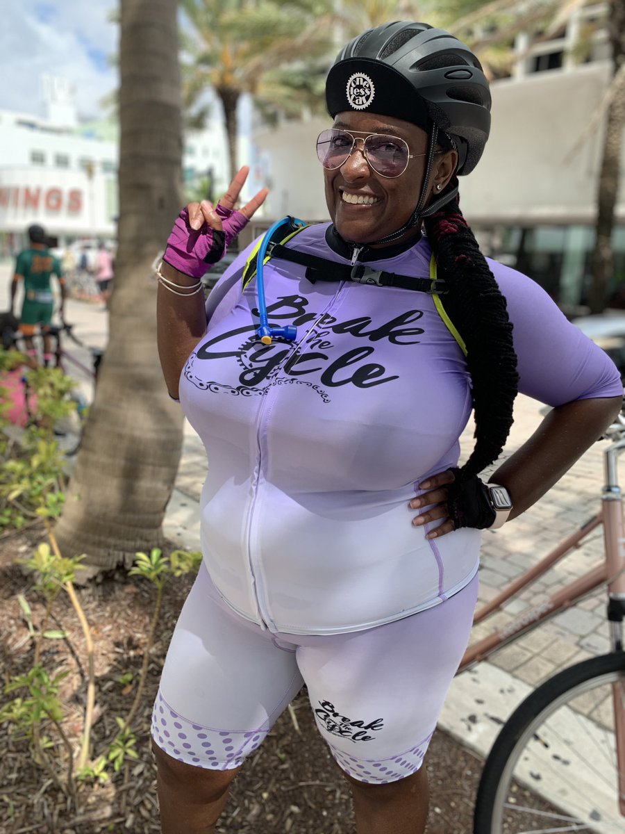 iamLaShannon_'s tweet photo. I believe that everything you do should be done in STYLE and on PURPOSE! Let’s get into this cycle chic look! Gear by @breaking_cycle! 🚴🏾‍♀️🤩✨💜🟪🟣
..
#MondayMotivation #StylingPurpose #Miamicycling #mycyclejourney #breakingthecycle #teamfit #teamcurvy #cyclechic #cyclinglife https://t.co/PhkQ69gE64