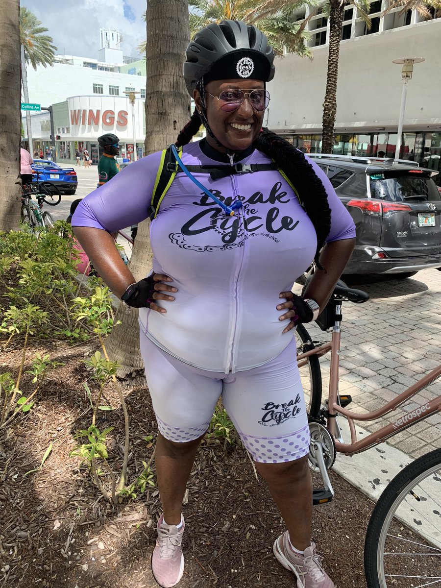 iamLaShannon_'s tweet photo. I believe that everything you do should be done in STYLE and on PURPOSE! Let’s get into this cycle chic look! Gear by @breaking_cycle! 🚴🏾‍♀️🤩✨💜🟪🟣
..
#MondayMotivation #StylingPurpose #Miamicycling #mycyclejourney #breakingthecycle #teamfit #teamcurvy #cyclechic #cyclinglife https://t.co/PhkQ69gE64