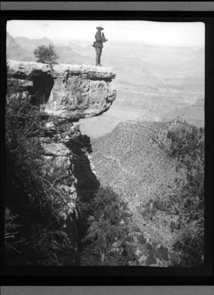I love this photograph of Alvin Langdon Coburn at the Grand CanyonIt's attributed to Fannie E. Coburn, his wife. @EastmanMuseum Watch your step, Alvin!