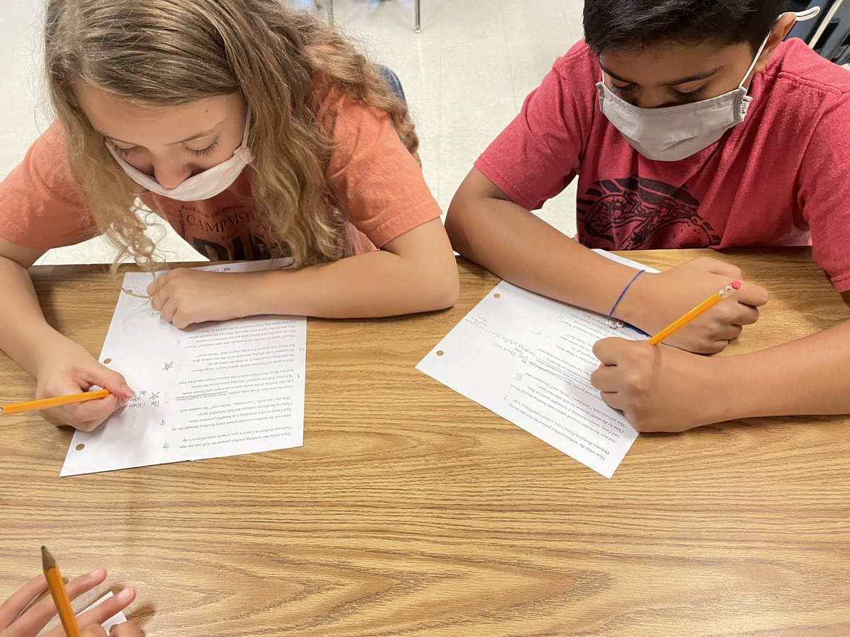 Bgi_teacher's tweet photo. We are working hard to be prepared for middle school! #annotatingpoems #soproud @BrocksGapBucs https://t.co/AeQvgfztWW