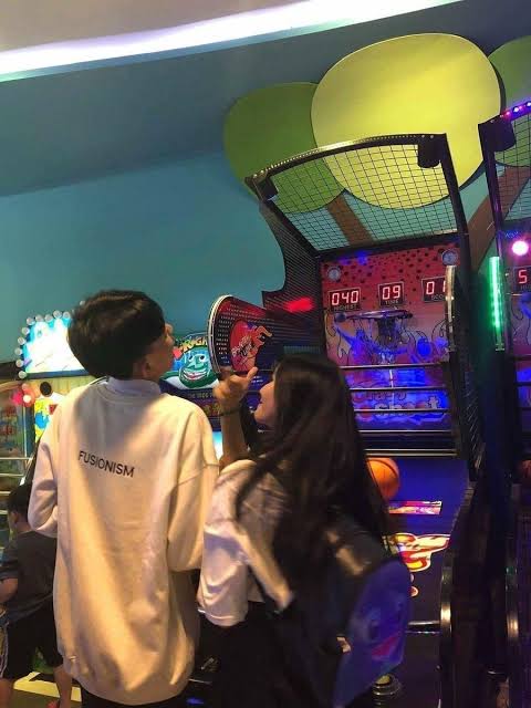 SEVENTEEN TOP SOCIAL ARTISTAn Arcade Date w/ Jeon WonwooWonwoo & games are inseparable. He doesn't only love computer games, but also arcade games. In this date, you're either a nemesis or an apprentice to his mastery  #SEVENTEEN  #SEVENTEEN_BBMAs #BBMAs    @pledis_17