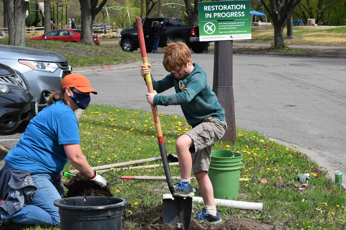 TreeTrust's tweet photo. A big thank you to our volunteers on Saturday who helped plant 60 trees in Battle Creek Park in Maplewood. Thank you for planting trees to help grow a vibrant and resilient urban forest! #TreeTrustTransforms @RamseyCtyParks https://t.co/eZX5nFVyz2