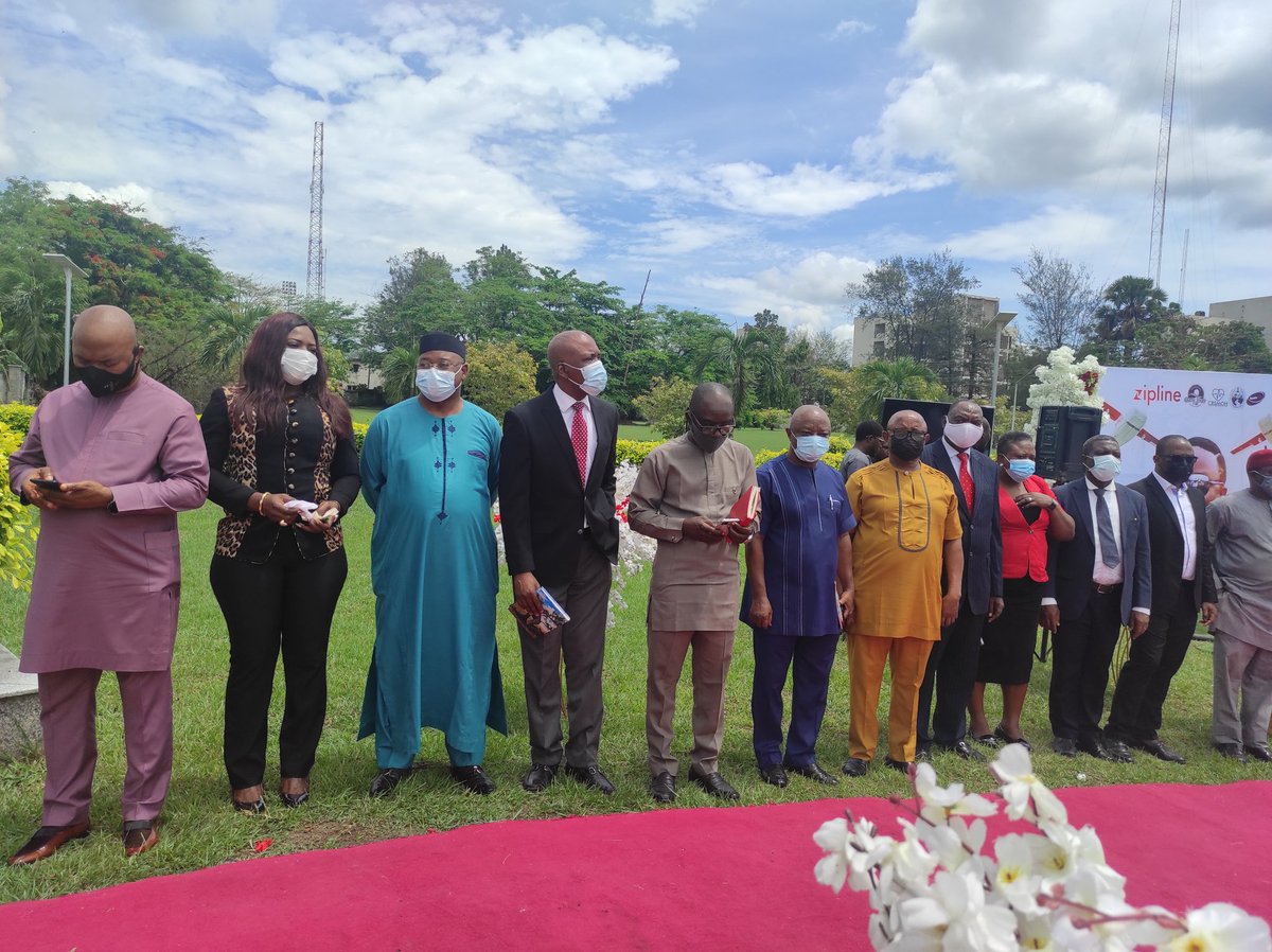 Today for calabar, oga govo don bring new technology for we State.
The new #Zipline technology be like plane, e fit carry medicine, vaccines, hospital materials weh deh around 2kg to any part of our state.
This one go Improve service is and more people go enjoy health
#AyadeCares