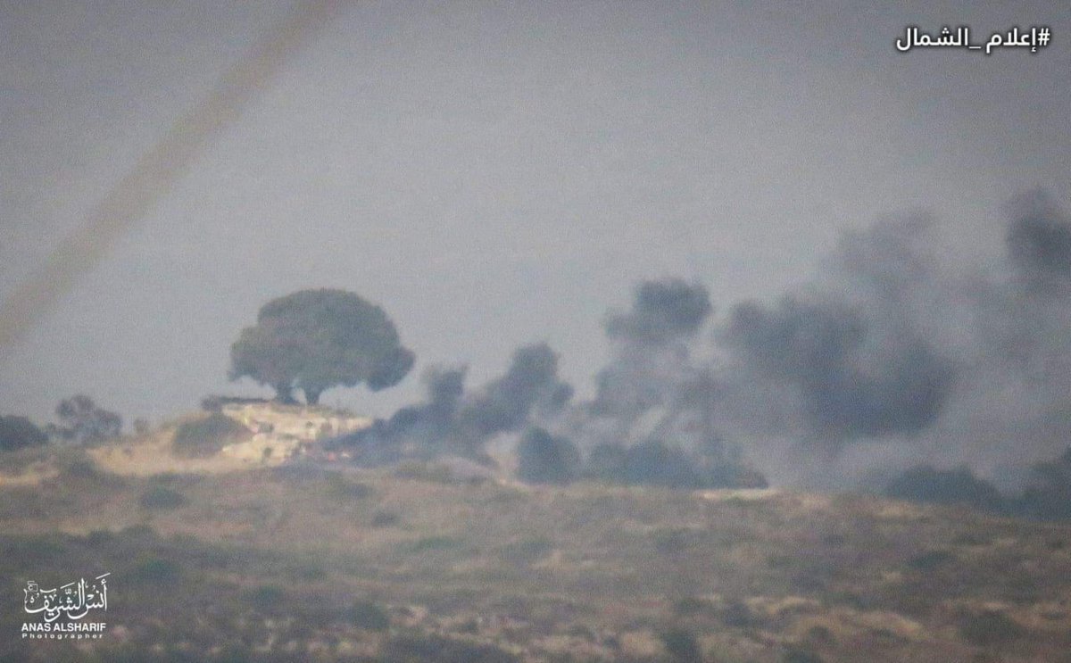 Gambar menunjukkan kenderaan tentera Zionis terbakar akibat peluru berpandu yang dilancarkan oleh Briged Al Qassam.