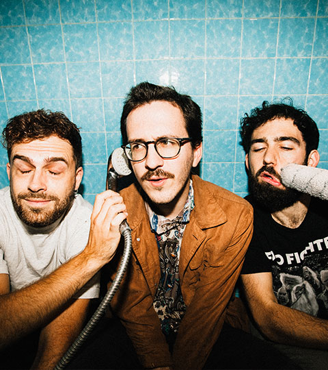 Un groupe français, qui vient de sortir un album, au tonight show de <a href="/jimmyfallon/">Jimmy Fallon</a> ? 
Vous pensez à <a href="/GojiraMusic/">Gojira</a> ? Perdu c'est les nantais de Mad Foxes <a href="/madfoxesband/">Mad Foxes</a> : metalorgie.com/news/155286_Le…
#garage #punk #nantes