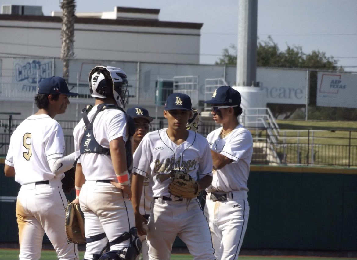 robertvill31's tweet photo. Grateful and honored to have represented an amazing program for the past 4 years, blue and gold forever. #sixout #Earnit https://t.co/V6WuKiR8tw