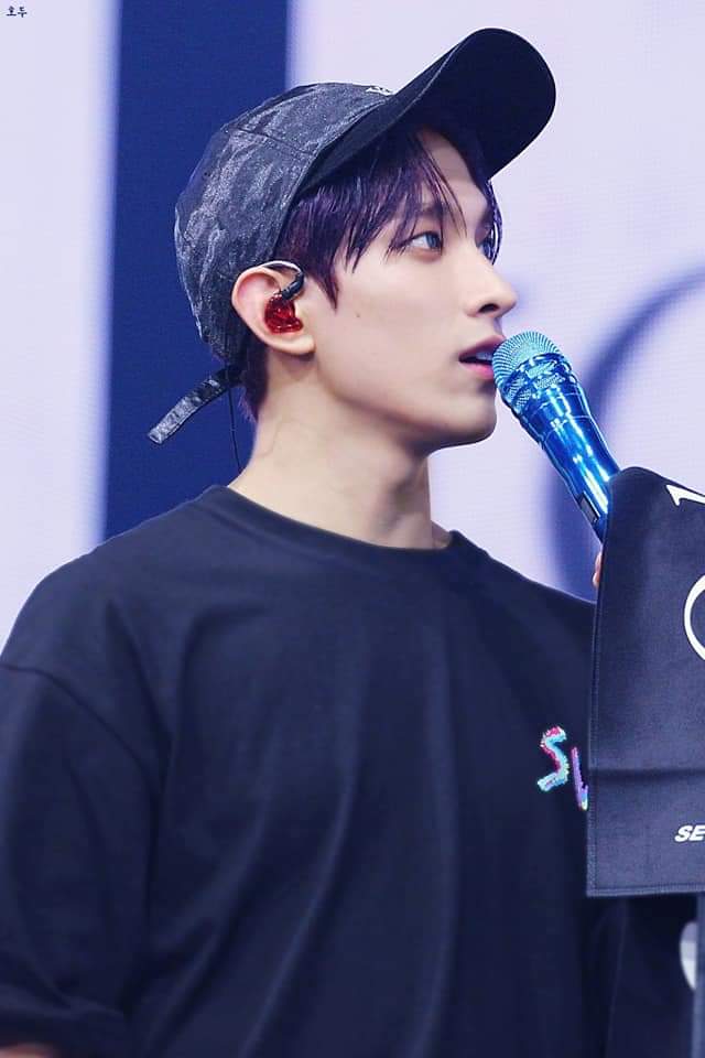 SEVENTEEN TOP SOCIAL ARTISTA Noraebang Date w/ Lee Seokmin aka DokyeomDokkie can sing non-stop, & being able to hear his angelic voice is a luxury for his favorite person. Noraebang date would be perfect to enjoy a date w/ him. #SEVENTEEN #SEVENTEEN_BBMAs #BBMAs    @pledis_17