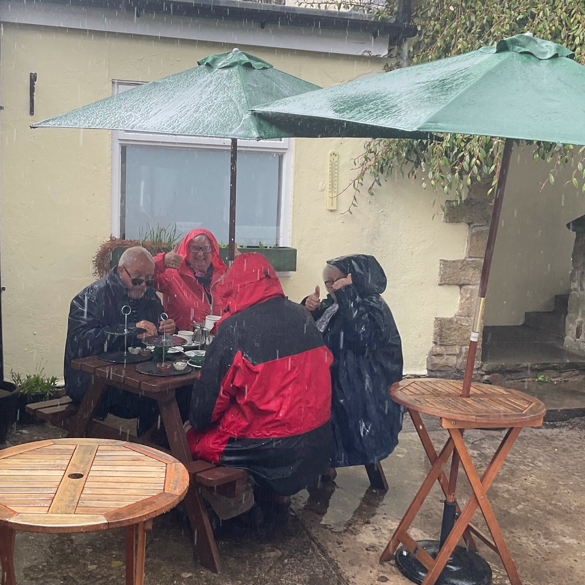 Nothing stops our customers enjoying a Barn Afternoon Tea!
Torrential rain....just put on a coat 🤣
Come on #Boris , let the customers inside!!

#yorkshireweather @paultheweatherman <a href="/Welcome2Yorks/">Welcome to Yorkshire</a> @northyorkmoors