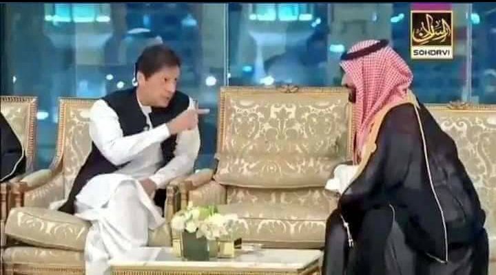 demihayek's tweet photo. @SHABAZGIL آپ کہو تو شہباز گل کو میں ادھر ہی چھوڑ جاتا ہوں۔ بڑی عید پر کھالیں، سریاں اور اوجھڑی اس کو دے دیجئے گا۔ https://t.co/MoIAJaHDEw