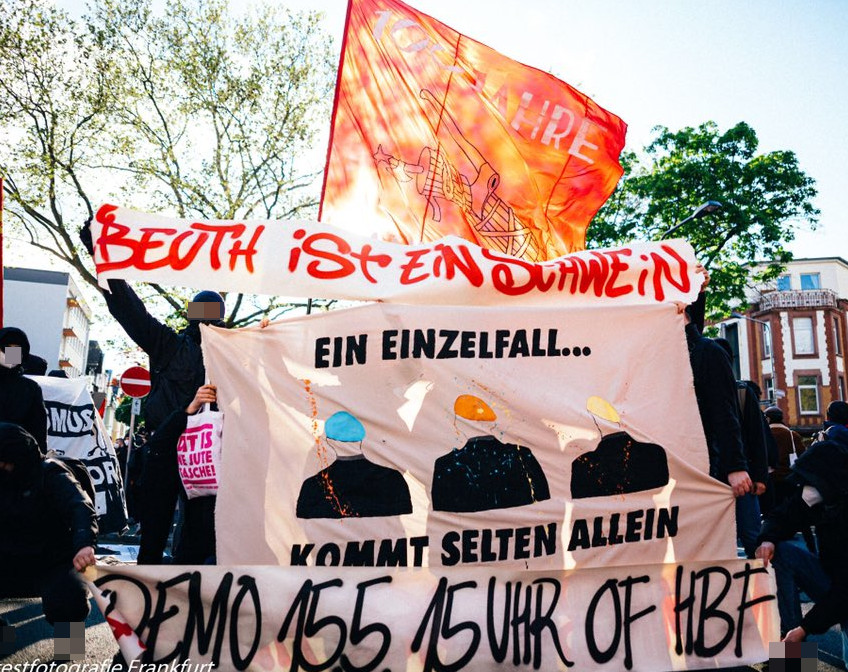 "Wir nehmen diesen Prozess zum Anlass um zu verdeutlichen, dass wir die These des deutschen Einzelfalls niemals teilen werden!" 

Am 20.5. startet der Prozess gegen Franco Albrecht - daher gehen wir am 15.5. in Offenbach gegen rechten Terror auf die Straße! #of1505
