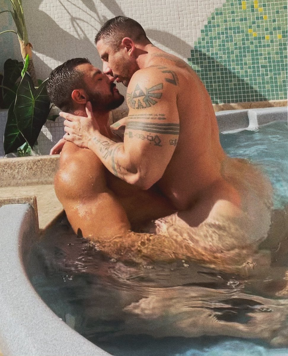 Happy weekend check more about us (@tiagomarza & @superboy_AV) on http:...