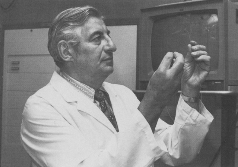 Happy birthday, interventional pediatric cardiology! On May 10, 1965, Dr. William Rashkind of  @ChildrensPhila performed the first ever balloon atrial septostomy on a pt. It was the first successful use of a balloon catheter to palliate a congenital heart defect.  #CHD  #pedscards