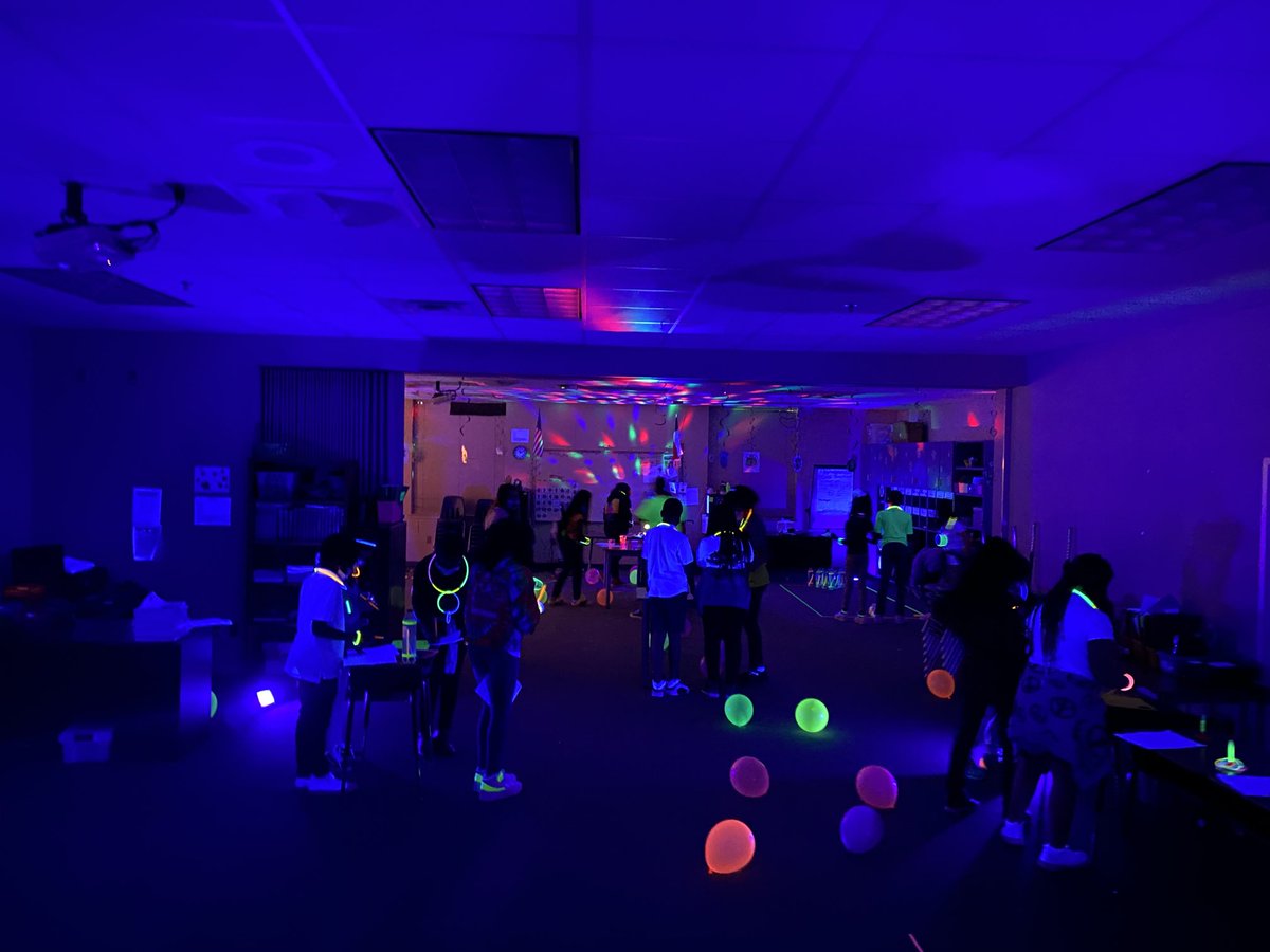 dochjamil's tweet image. Thank you Ashley Fraise for the work on the Glow Science Review Party!!! It was awesome and kids LOVED it. They are ready for STAAR... ⁦@CrowleyISD⁩ #CISDScienceRocks #CrowleyPrideUnified