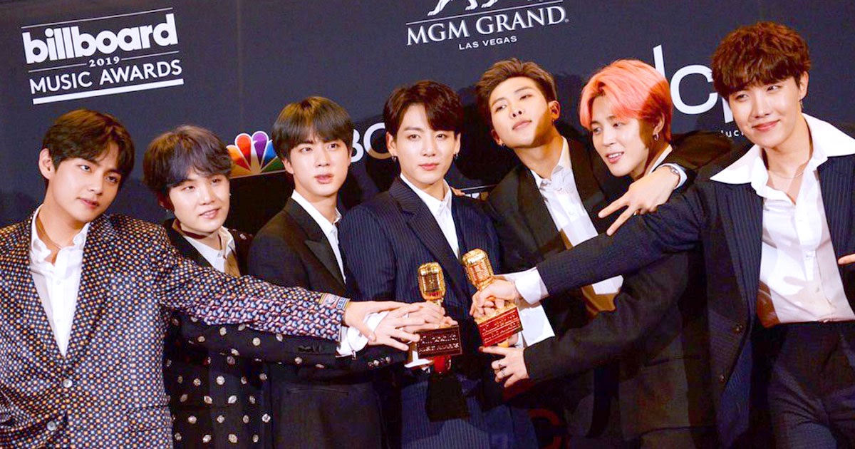 Eonnie_Bee's tweet photo. ‼️LET'S EXPAND MORE OUR HISTORY‼️
ARMYs and BTS on their way to get that Paper award for 5th time in a row!!!

BTS PAVED THE WAY
BTS FOR THE WIN

I'm voting for @BTS_twt for #BBMAsTopSocial https://t.co/mUiTVyTKJb