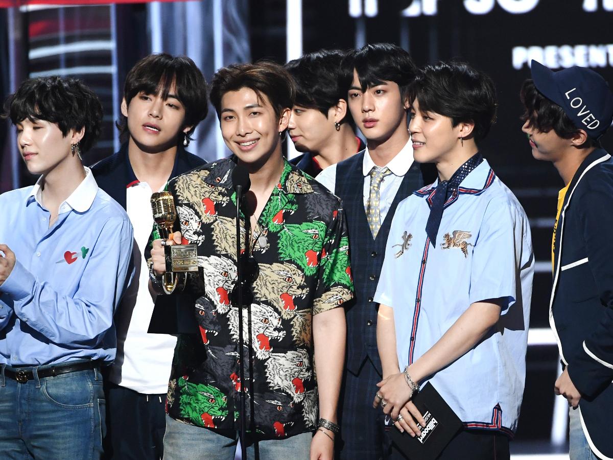 ‼️LET'S EXPAND MORE OUR HISTORY‼️ ARMYs and BTS on their way to get that Paper award for 5th time in a row!!! BTS PAVED THE WAY BTS FOR THE WIN I'm voting for @BTS_twt for #BBMAsTopSocial