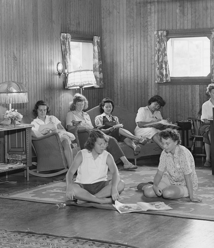 SIGardens's tweet photo. You’ve heard of Rosie the Riveter, but how about Rosie the Gardener? 🌱

During World War II, seed company W. Atlee Burpee &amp; Co. hired women horticulture students to run its Pennsylvania test farm. They took the place of men fighting overseas.

📸 #ArchivesOfAmericanGardens https://t.co/HGUVqaGqUl