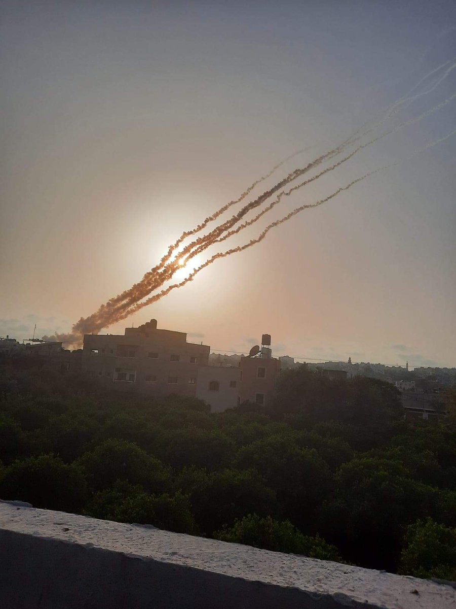 Allahuakbar. Briged Al Qassam tidak berhenti melancarkan serangan peluru berpandu dari Tebing Gaza ke arah Israel sekarang. Israel membuat serangan balas dengan mensasarkan kepada peluru berpandu Briged Al Qassam.