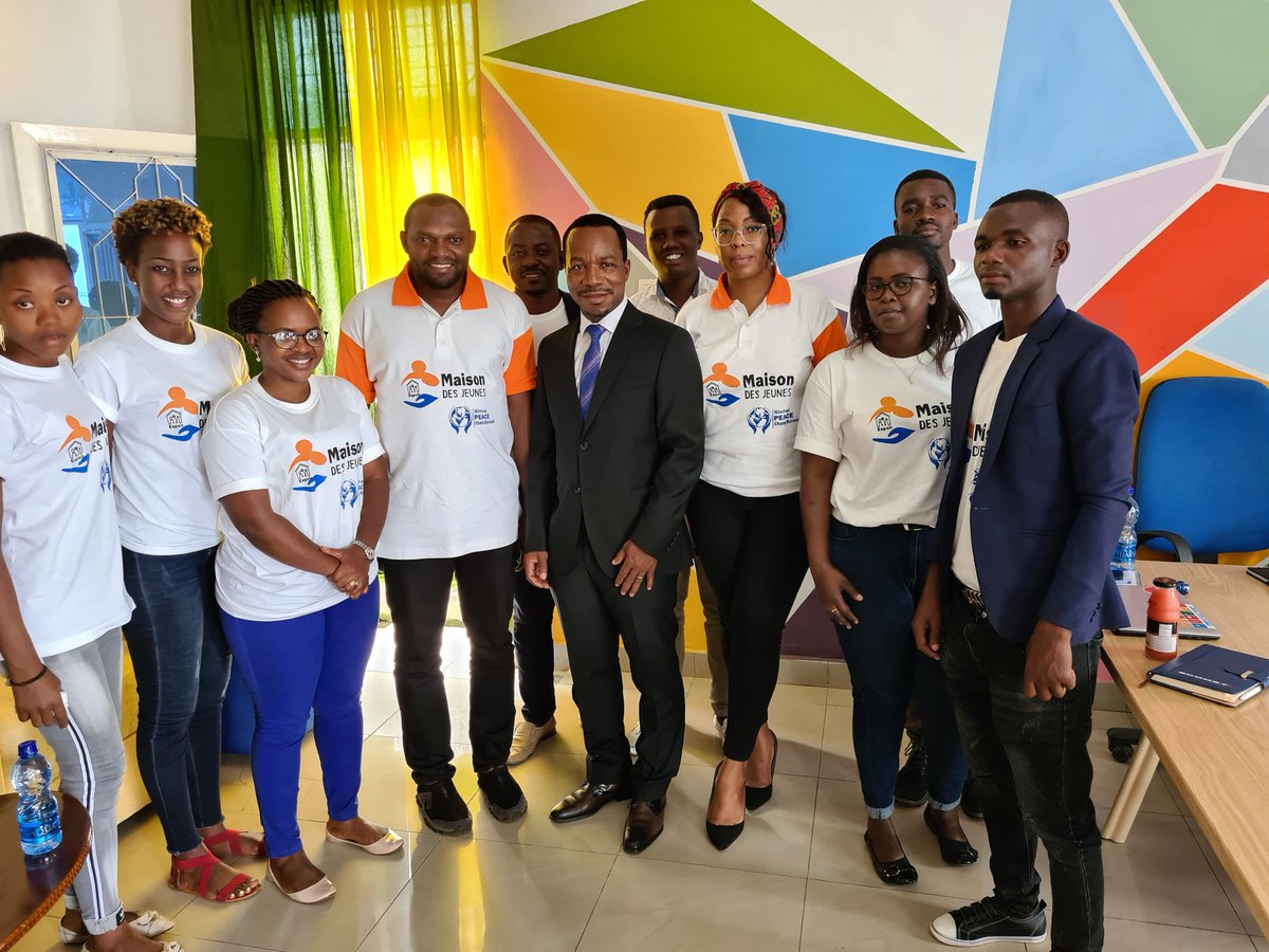 MDJeunes's tweet photo. Visite cet après-midi du Représentant de @UNFPABurundi à la @MDJeunes. Il s'est dit très impressionné du travail effectué en si peu de temps et est prêt à nous soutenir dans les projets en cours et futurs. https://t.co/cTuYQeLRNA