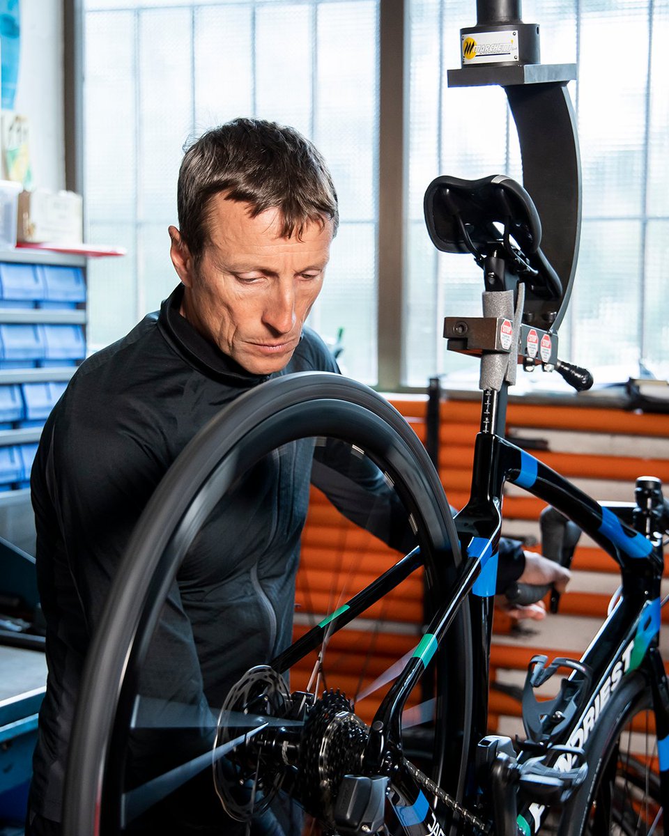 BancaMediolanum's tweet photo. Lo shooting fatto per la nostra #Selfy Bike durante la visita all'officina #FondriestBici di @FondriestMau , #CampioneDelMondo 1988 e nostro testimonial al @giroditalia !
Come potete averla?
Per saperlo accedete al link: https://t.co/z3JAECHFyR
#TappaDopoTappa #StorieDalGiro https://t.co/GVsT1WwWQo