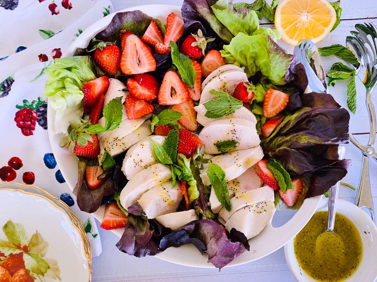 genabellrecipes's tweet photo. Poached Chicken Salad with Strawberries & Honey Poppy Seed Vinaigrette! Let salad season begin!
https://t.co/osnVwO7fl8
#Salads #Chicken #SpringSalads #MondayMeals https://t.co/yR3iF2RsXT