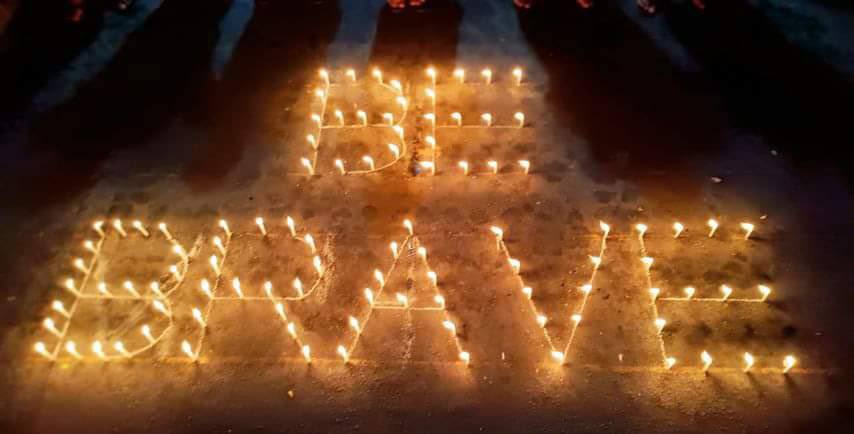 2021Revtweets's tweet photo. In Mandalay, buddhist monks from Mogaung Temple staged a candlelight night strike against military dictatorship.
#WhatsHappeningInMyanmar 
#May10Coup https://t.co/aMrhpg1aR6