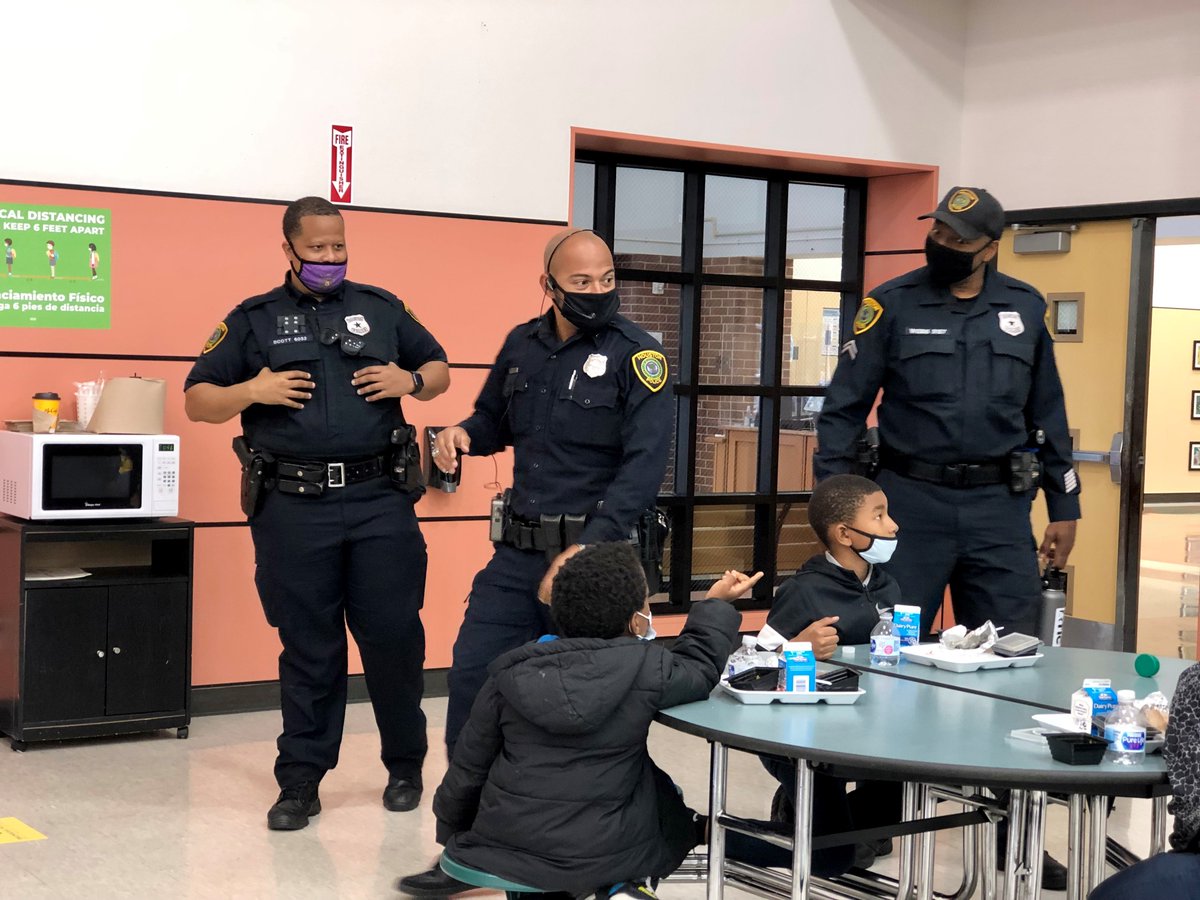 CMartinezES_WRS's tweet photo. Please join us in honoring our officer this week! Officer Sierra is a wonderful asset to our school community. The scholars are always excited when he shows up on campus to meet with them! Thank you @SIERRAGHPAL for all that you do! #NationalPoliceWeek #HPDPals https://t.co/2QeElYOInO