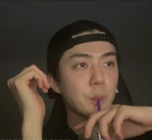 loeymantic's tweet photo. Sehun after ending his live, knowing that the teaser will be dropped in a few hours :

Sehun : Y'all can thank me later😎

#DONT_FIGHT_THE_FEELING
#EXOCOMEBACK
@weareoneEXO https://t.co/QxyCBuOUb8