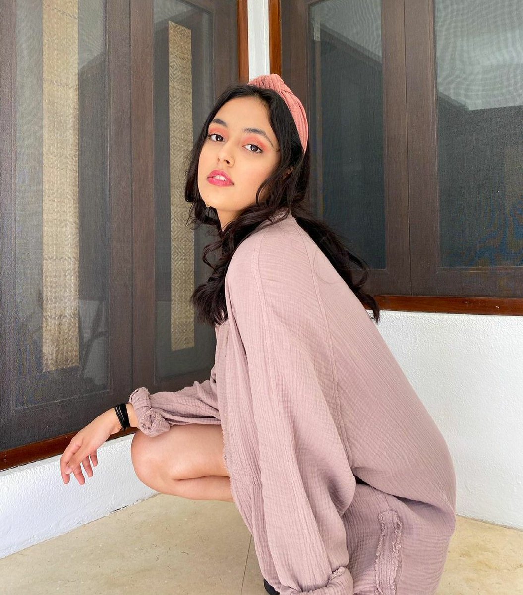 bestofpaliwoon's tweet image. beauty is their particular business