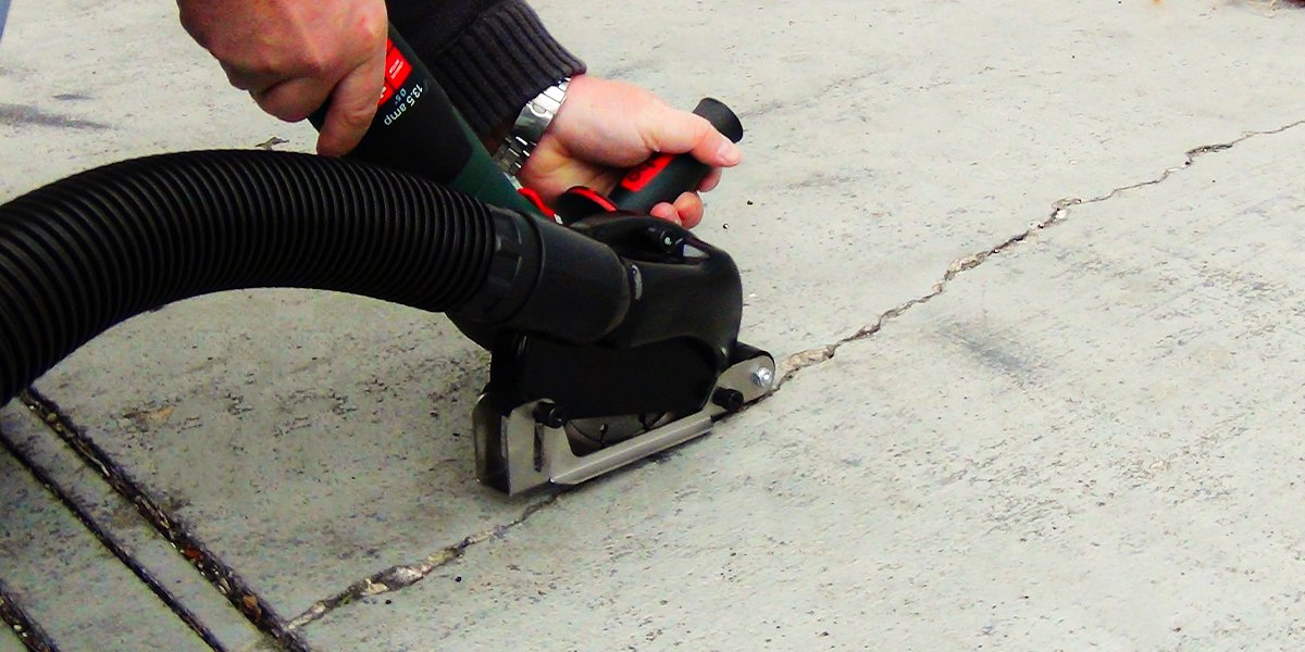 The 5" Crack Chaser Assembly is a lightweight and small system for horizontal and vertical surface crack repair cutting and applications.
•
#ussaws #surfaceprep #crackchaser #metabo #dustfree #concreterepair #surfaceprepequipment