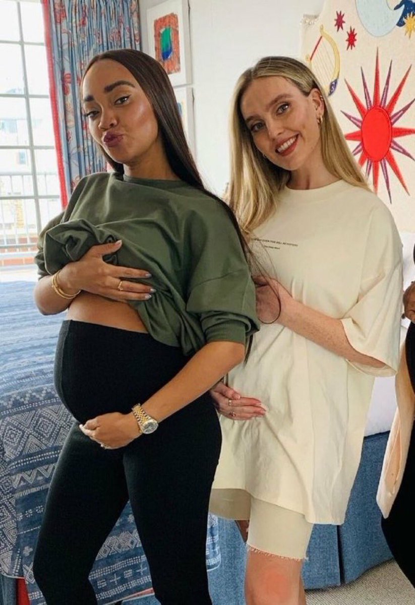 tracklist's tweet photo. MAMÃES DO ANO! 😍 https://t.co/R2Rm9hOzig