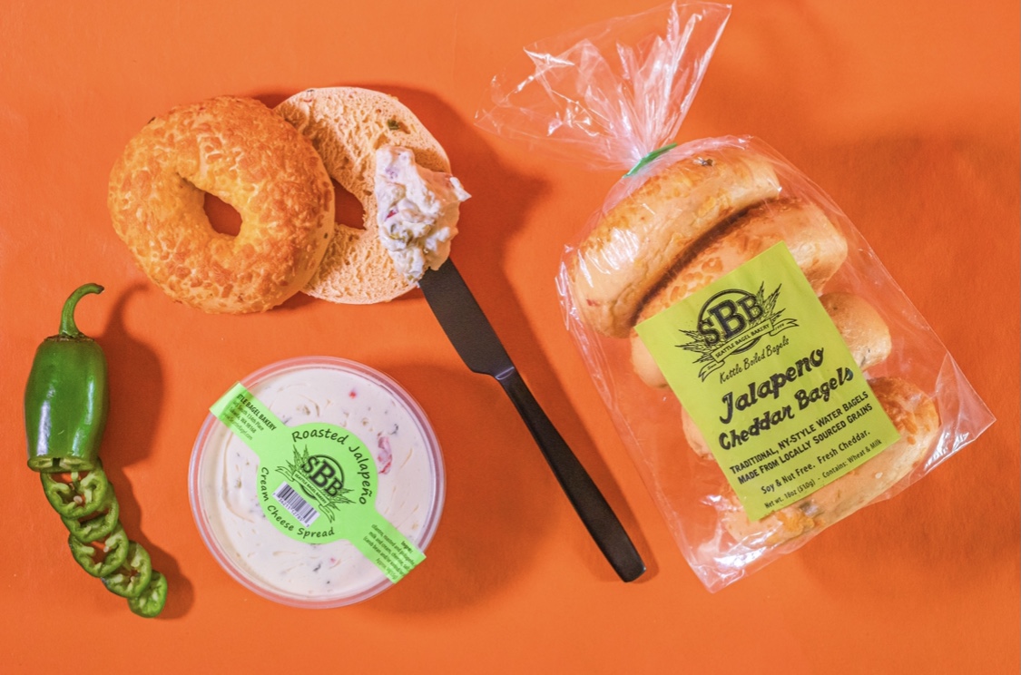 Spice your life up with our Jalapeno Cheddar Bagels + our Jalapeno cream cheese! Start the week with some heat!

#jalapeno #bagels #jalapenocheddar #seattlebagel #eatlocal #pnw #bageltime