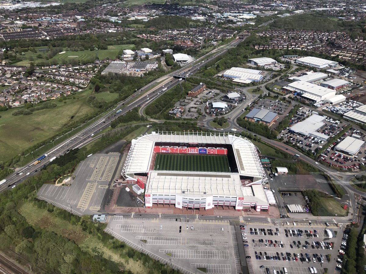 Working on <a href="/MAA_Charity/">Midlands Air Ambulance Charity 🚁</a> HMED09 today with <a href="/cnBrooke/">Christopher Brooke</a> - working out of Tatenhill airbase. Responded to a case alongside our <a href="/OFFICIALWMAS/">West Midlands Ambulance Service #HelpUsHelpYou</a> and <a href="/StaffsNorth/">North Staffs Basics</a> colleagues. Patient was taken to <a href="/UHNM_NHS/">UHNM NHS Trust 🏥</a>. Managed to get a few pics of the <a href="/stokecity/">Stoke City FC</a> ground on our way back to base ⚽️ 👍