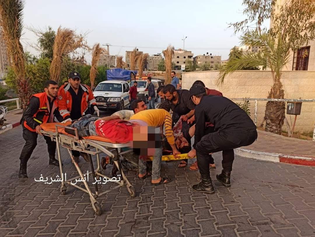 imMAK02's tweet photo. Israeli forces target civilians in North Gaza Strip.

This terror state is targeting and killing innocent children in Palestine but world still sleeping. 

#Palestine #PalestinianLivesMatter
#WakeUpMuslimUmmah
 https://t.co/kwb3nU8FPB