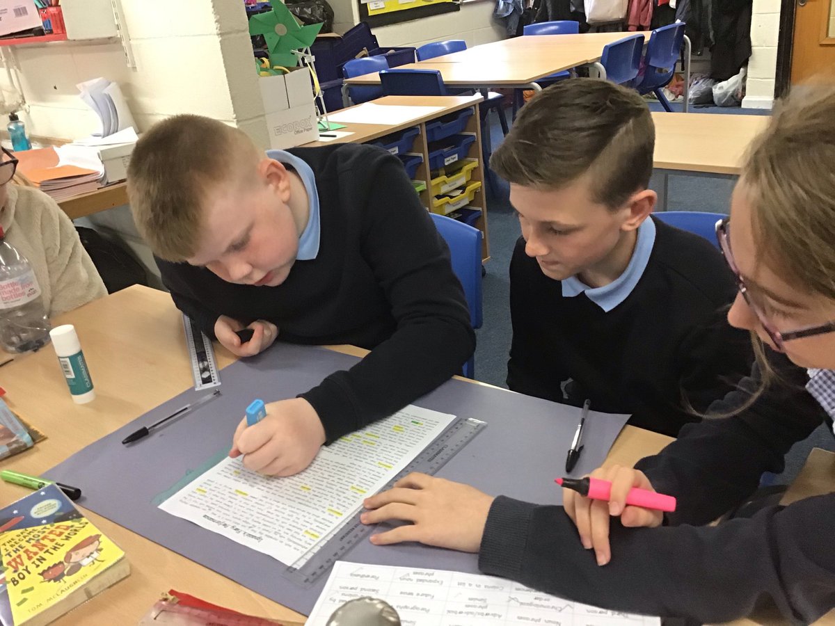 briscoeprimary's tweet photo. Latch class have been finding examples of the features of a recount text today. #hardworkers #readyforsecondary https://t.co/QDISKOhHMK