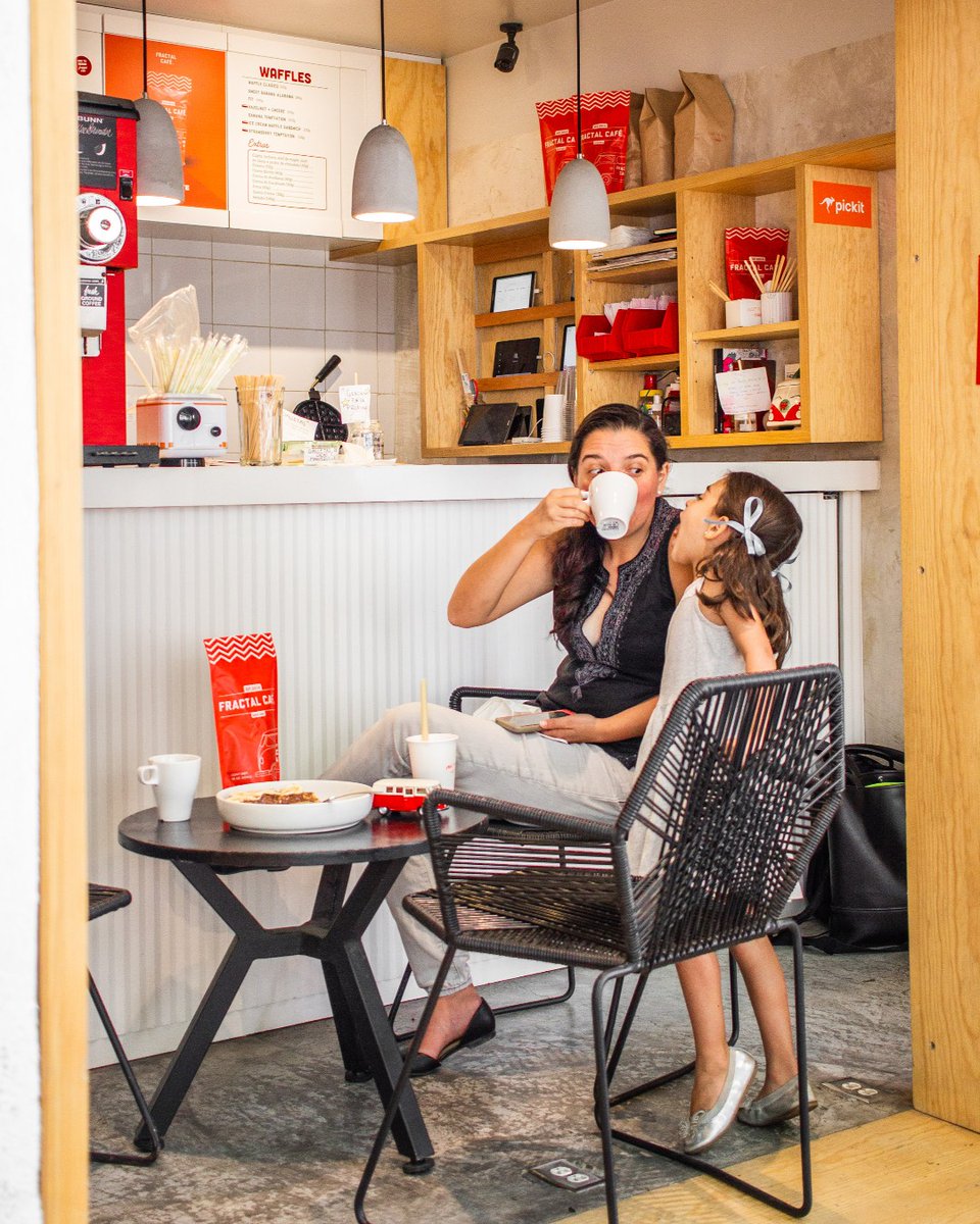 Mamá, cuando sea grande...quiero tomar café como tú 😍🥰 ¡Feliz día a todas las mamás!