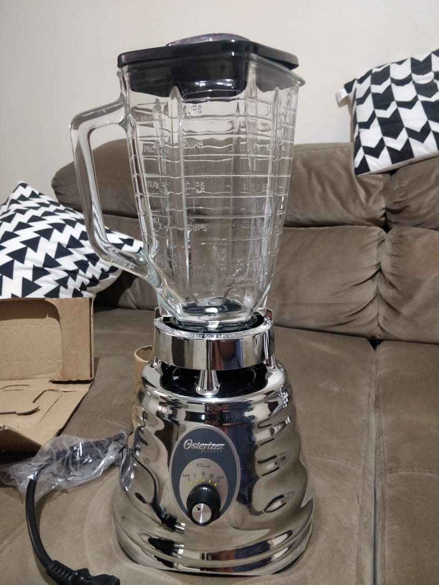 adrielearagao's tweet image. meu liquidificador de copo de vidro chegou e é LINDO 😭😭😭😭