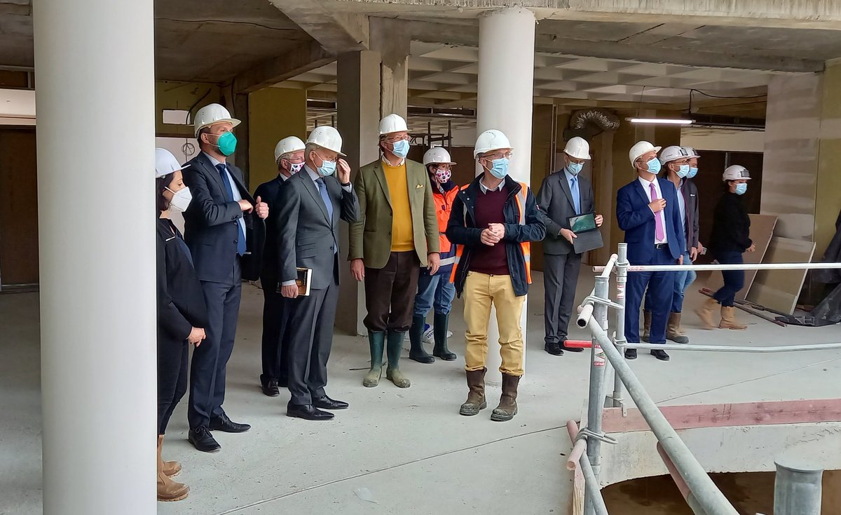 DareicV's tweet photo. #LycéeFrancoAllemand
Première visite au #LFA de @VilledeBuc de l'Ambassadeur d'Allemagne @AmbDEenFR : rencontre et échanges avec des élèves, puis visite du chantier des futurs locaux de cet établissement emblématique de la #coopération franco-allemande. https://t.co/jANNH3ftQQ